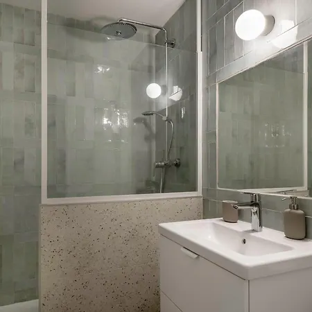 A 220m De La Plage, Avec Terrasse Pour 3 *